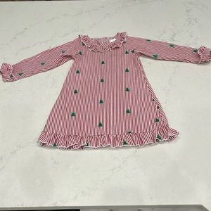 EUC DBA Girls 4T Red and White Seersucker with Christmas Trees Nightgown